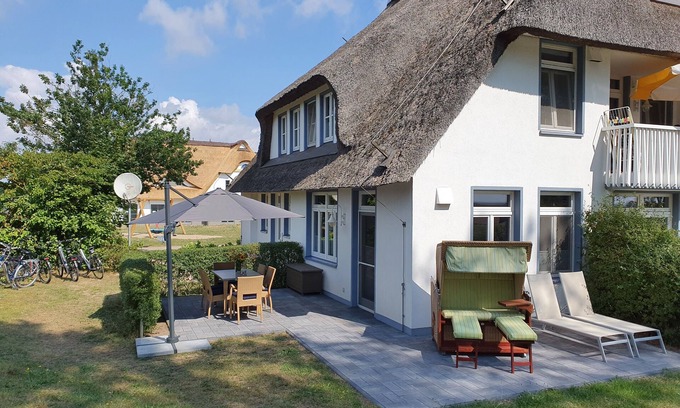 Stolpe auf Usedom Apartment | Inviting Retreat with Ocean View, Pool and Private Terrace