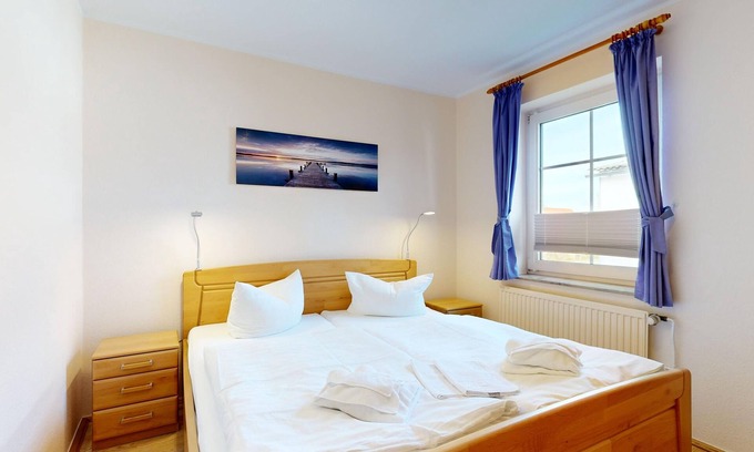 Lancken-Granitz Cottage | Ocean View Retreat at Thatched Roof House Möwe 01