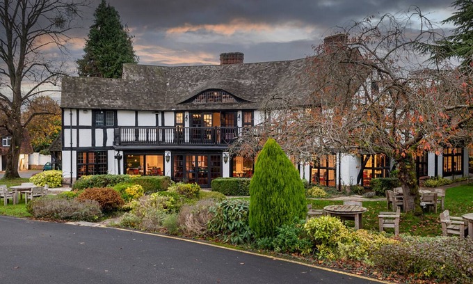 East Horsley Hotel | Relax at Thatcher's Hotel with Spa & Family-Friendly Amenities