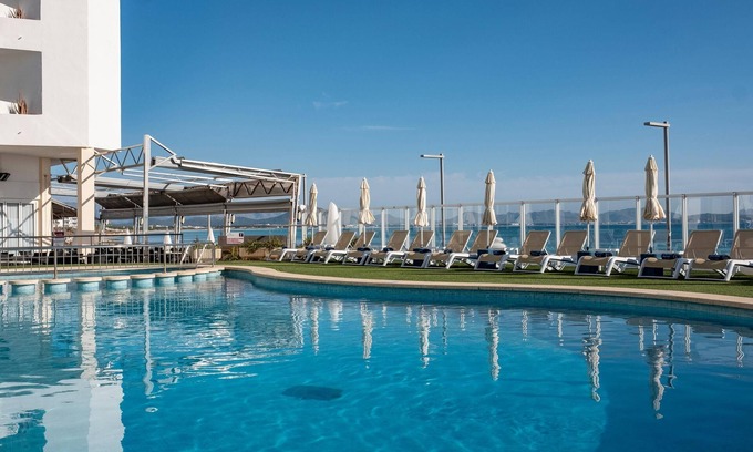 Can Picafort Hotel | Experience THB Gran Bahia Hotel with Pool & Spa Amenities