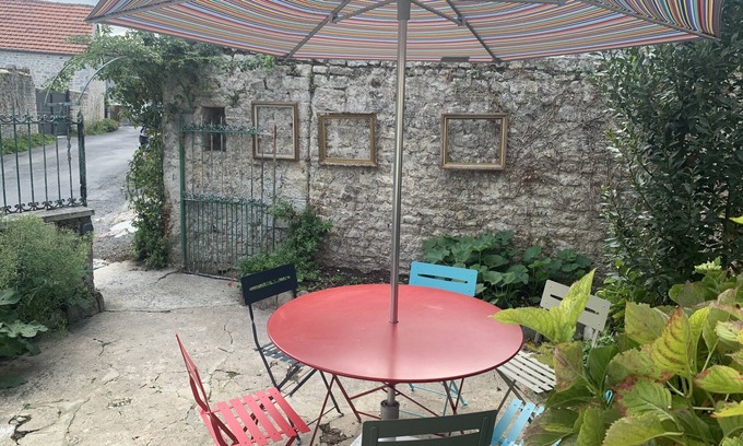 Sainte-Honorine-des-Pertes House | Family Retreat: The "11" with Pool Near D-Day Beaches