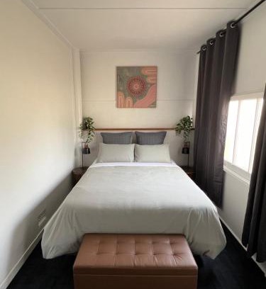 Renmark House | Family-Friendly Escape at The Ral Ral Stay with Hot Tub