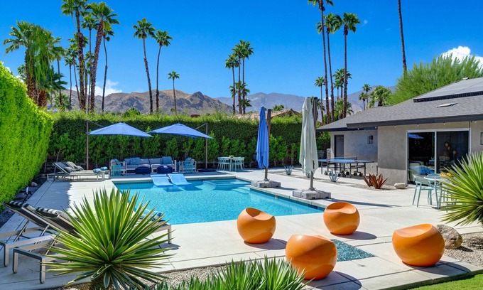 Araby House | Experience The 1600: Majestic Mountain Views Await