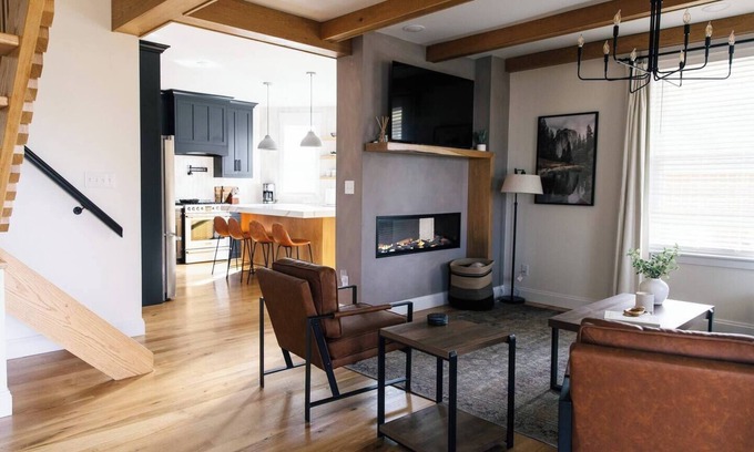 Chambersburg House | Enjoy 1850 Retreat with Family and Pets in Comfort