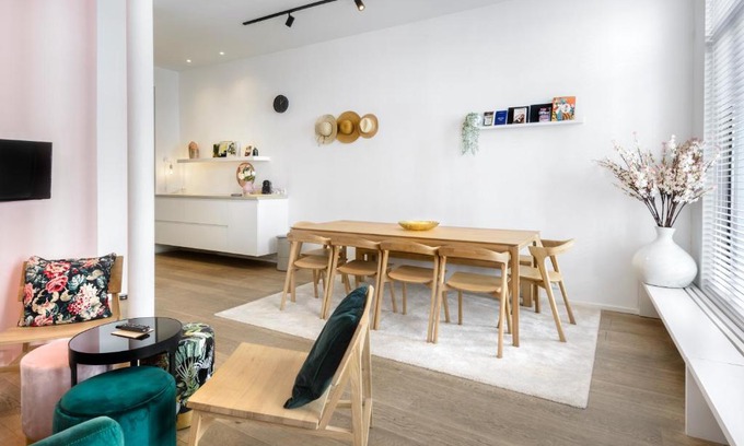 Antwerp House | Elegant 1880 Boutique Holiday Home with Breakfast & Kids’ Fun