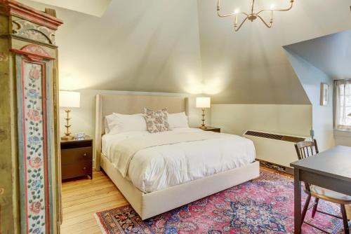 North Downtown House | The 200 South St - King Rm 11