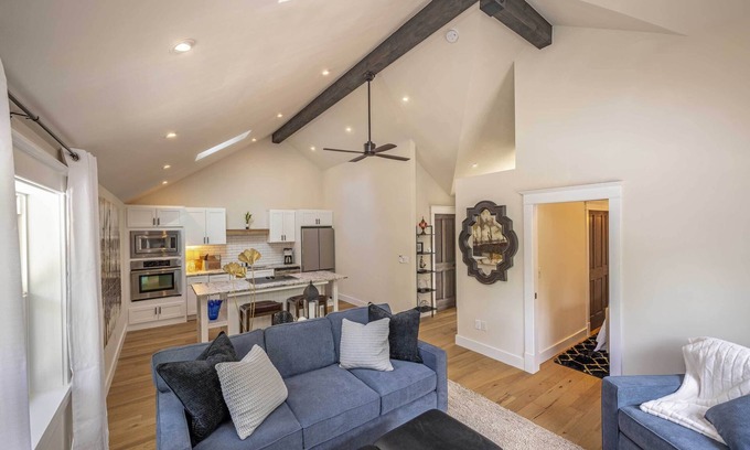 Garden District House | Stylish 208 Guesthouse: Top Amenities & Perfect Location