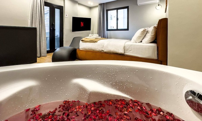 Heliopolis Apartment | The 2bdr Obsidian Jacuzzi Stay 5min to CAI Airport