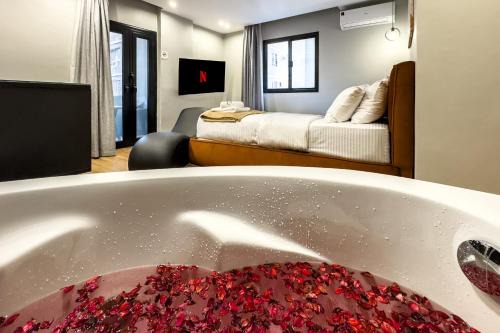 Heliopolis Apartment | The 2BDR Obsidian Jacuzzi Stay 5min to CAI Airport