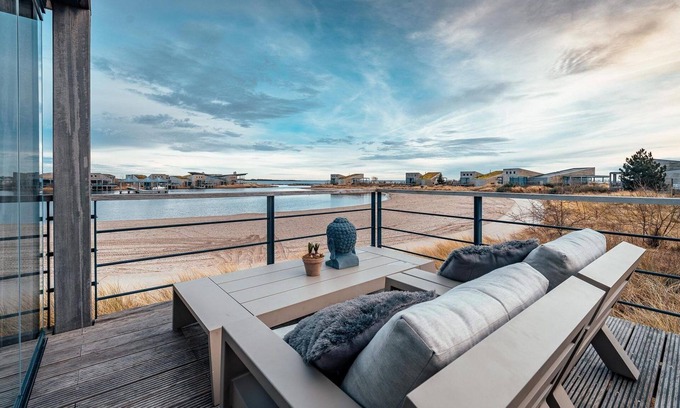 Ouddorp House | Super VIP Villa: Comfort, Ocean Views & Pet-Friendly Stay