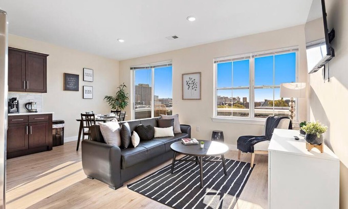 Newark Apartment | Discover The 501 Getaway: Rooftop Views & Skyline Charm
