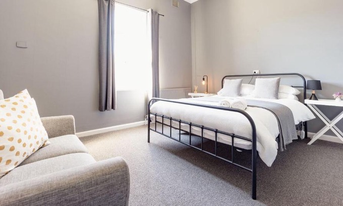 Lithgow Hotel | Budget-Friendly Stay at The 7 Valleys with Breakfast Included