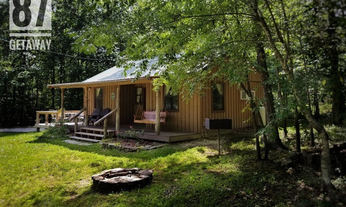 Newnata Cabin | Cozy Escape at The 87Getaway Cabin #2 - Guest Rated 9.8