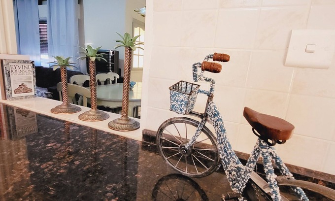 Aqaba Apartment | Retro Retreat: Experience 90s Nostalgia with Family Fun