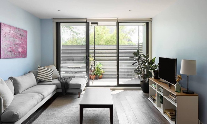 Abbotsford Apartment | Modern Comfort at The Abby: Inner City Convenience Awaits