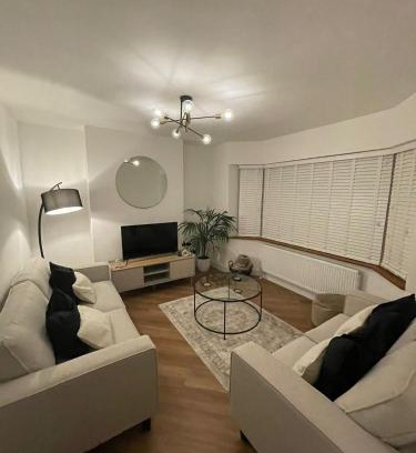 Hanham House | Exceptional Family Retreat at The Abode - Rated 9.8/10