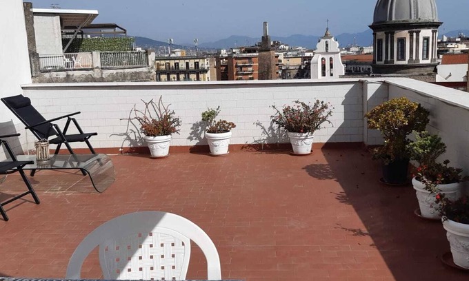 Naples City Centre House | Experience The Abode of the Deities with Spa & Family Amenities