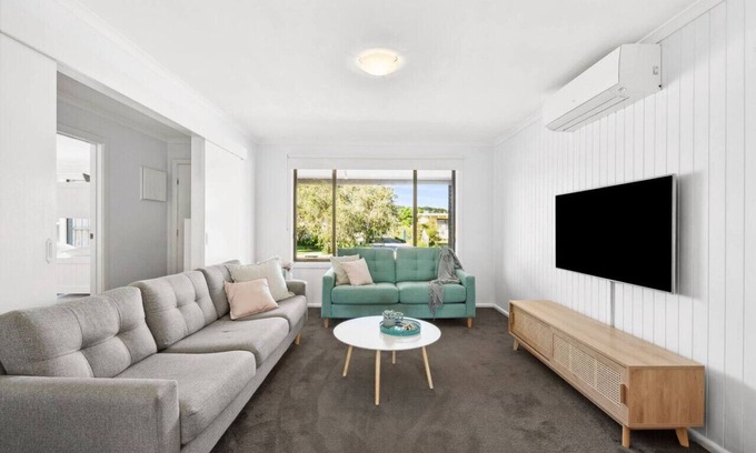 St Leonards House | Idyllic Beach Retreat for 11 with Oceanfront Amenities