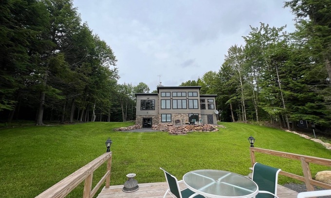 Town of Diana House | Experience Norwegian Woods: A 66-Acre Nature Retreat