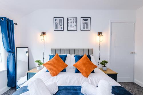Wigan Apartment | The Acacia Lodge - Bright & Modern 3BR Home by Parydise Properties - Ideal for Business & Leisure
