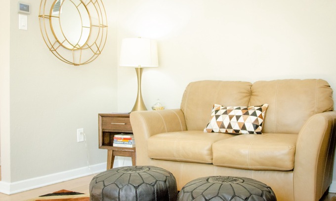 Winnipeg House | Top-Rated Academy Hotel: Comfort, Pool & Family Friendly