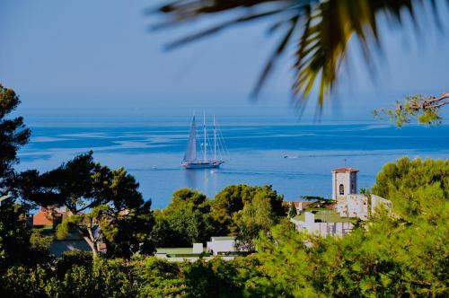 Cassis House | Experience The Address Cassis: Oceanfront Bliss with Pool