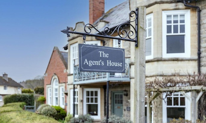 Westbrook Court Bed & Breakfast | Cozy Stay at The Agents House: Rated 9.6/10 with Breakfast