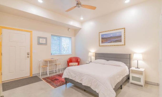 Badger Apartment | Explore The Alaska Brown Hills Retreat with High Guest Ratings