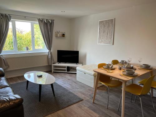 Ibstock Apartment | Family-Friendly Aldridge 2 Bedroom Apartment with Parking