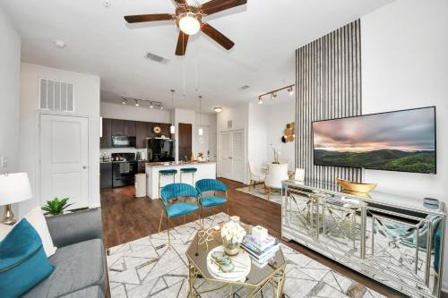Braeswood Place Apartment | Convenient Stay at The Alexan Near NRG & Medical Center