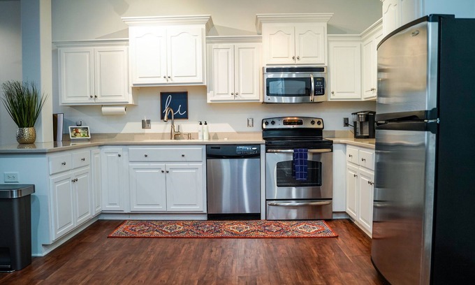 Goldsboro Apartment | Guest Rated 10/10: The Alexander Craige Blue Loft