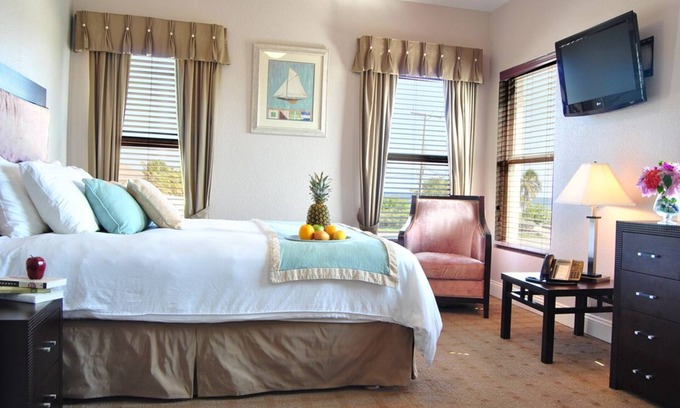 West End Apartment | Experience The Alexander Suites - Ocean View Queen Suite