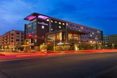 Mile Square Hotel | Elegant Stay at The Alexander, A Dolce Hotel - Pet Friendly
