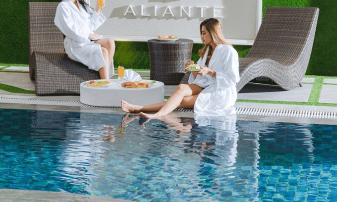 Klojen Hotel | Discover The Aliante Hotel: Family-Friendly Stay with Pool