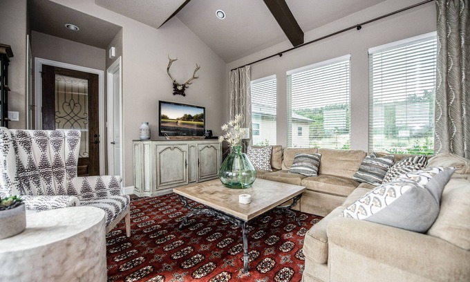 Spring Branch House | Premier All-Suite Century Oak House: Steps to Nature Trails
