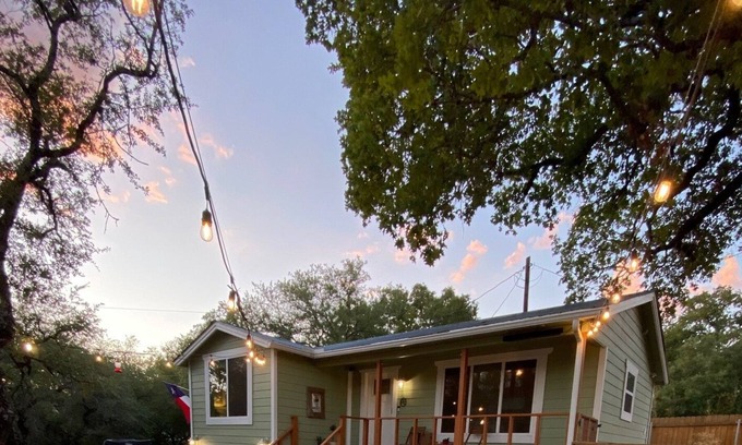 Lakeland Park House | The Aloha Cowboy - Private Home Near Lake Austin Spa