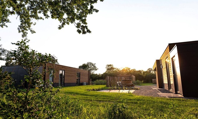 Kotten House | Cozy 4-Bed Vacation Home with Hot Tub and Outdoor Space