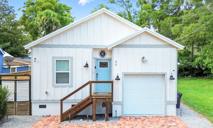 Lincolnville House | The Ambrose House - Located in historic Downtown!