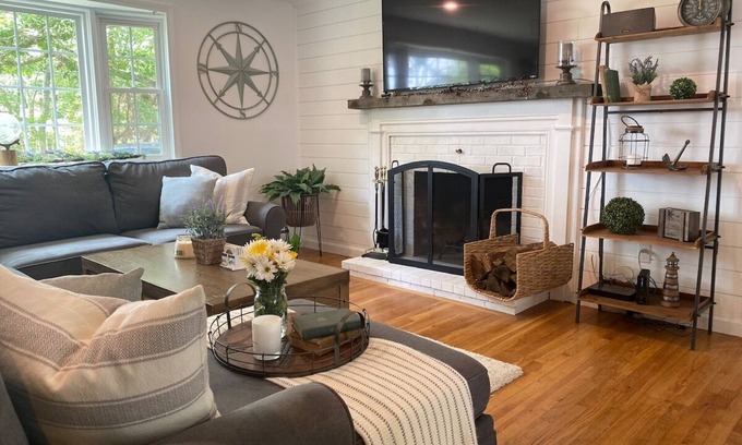 West Dennis House | Cozy Oceanfront Retreat in Dennis, MA - Guest Rated 9.8