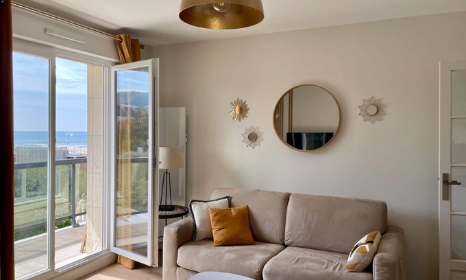 Benerville-sur-Mer Apartment | Oceanfront Ammonite Suite with Spacious Balcony & Kitchen
