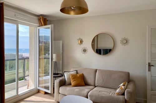 Benerville-sur-Mer Apartment | Seaside Retreat: Ammonite Room with Large Balcony & Views