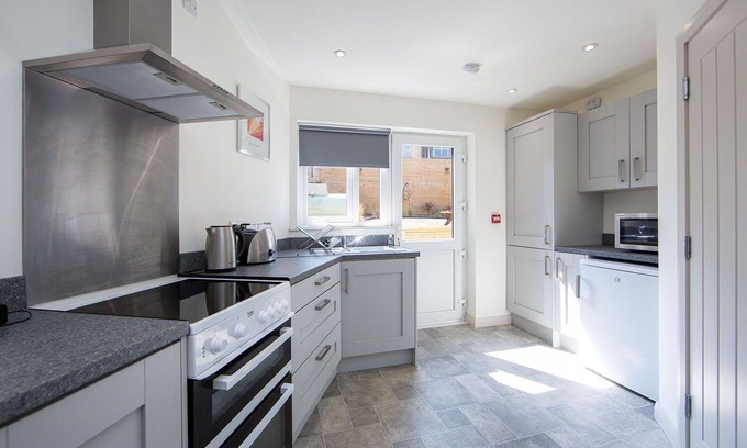 Ardglass Apartment | Family-Friendly Anchor Apartments 2B with Top Ratings