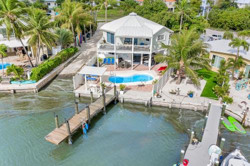 Marathon House | Exceptional Stays at The Anchor House - Pet Friendly Retreat