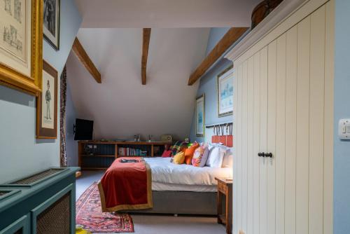 Lower Froyle Hotel | Discover The Anchor Inn: 5-Star Comfort for Everyone