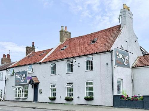 Sutton Bridge Hotel | Pet-Friendly Comfort at The Anchor Inn with Breakfast Included