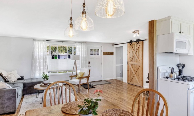 Airport Heights Community Council House | Perfect Family Getaway: The Anchorage in Airport Heights