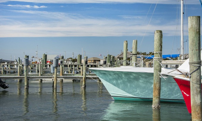 Ocracoke Hotel | Enjoy Comfort at The Anchorage Inn and Marina with Pool Access