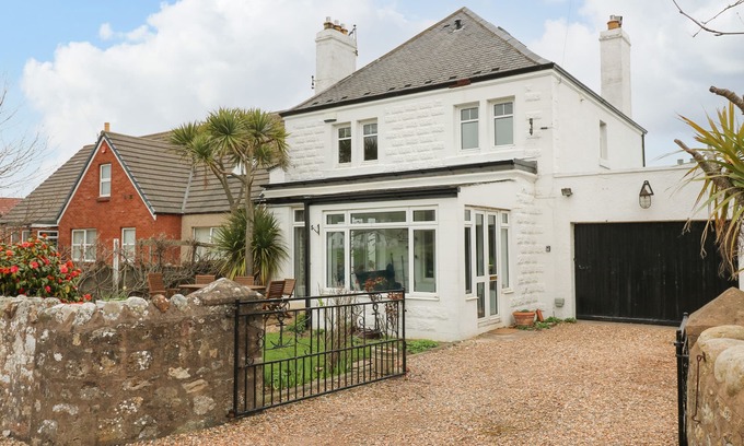 Cockburnspath Cottage | Pet-Friendly Retreat: The Anchorage in Cockburnspath