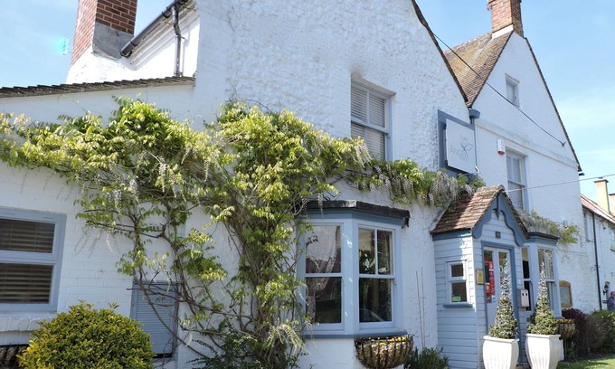 Cuddesdon Bed & Breakfast | Explore The Angel B&B: Family-Friendly with Top Amenities