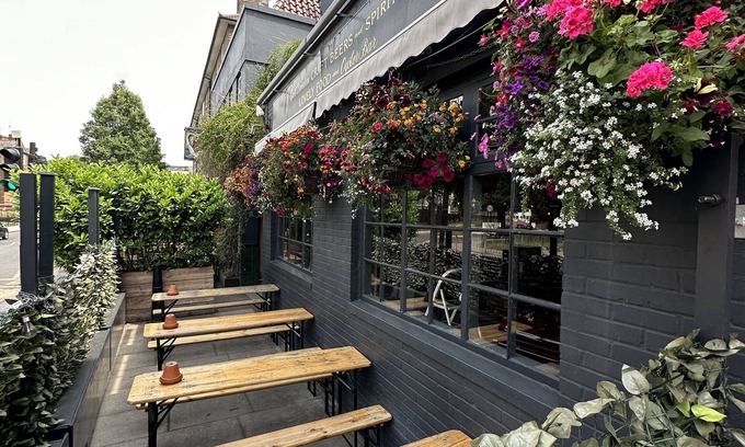 Bromley South Bed & Breakfast | Discover The Angel of Bow: Family-Friendly and Cozy Stays